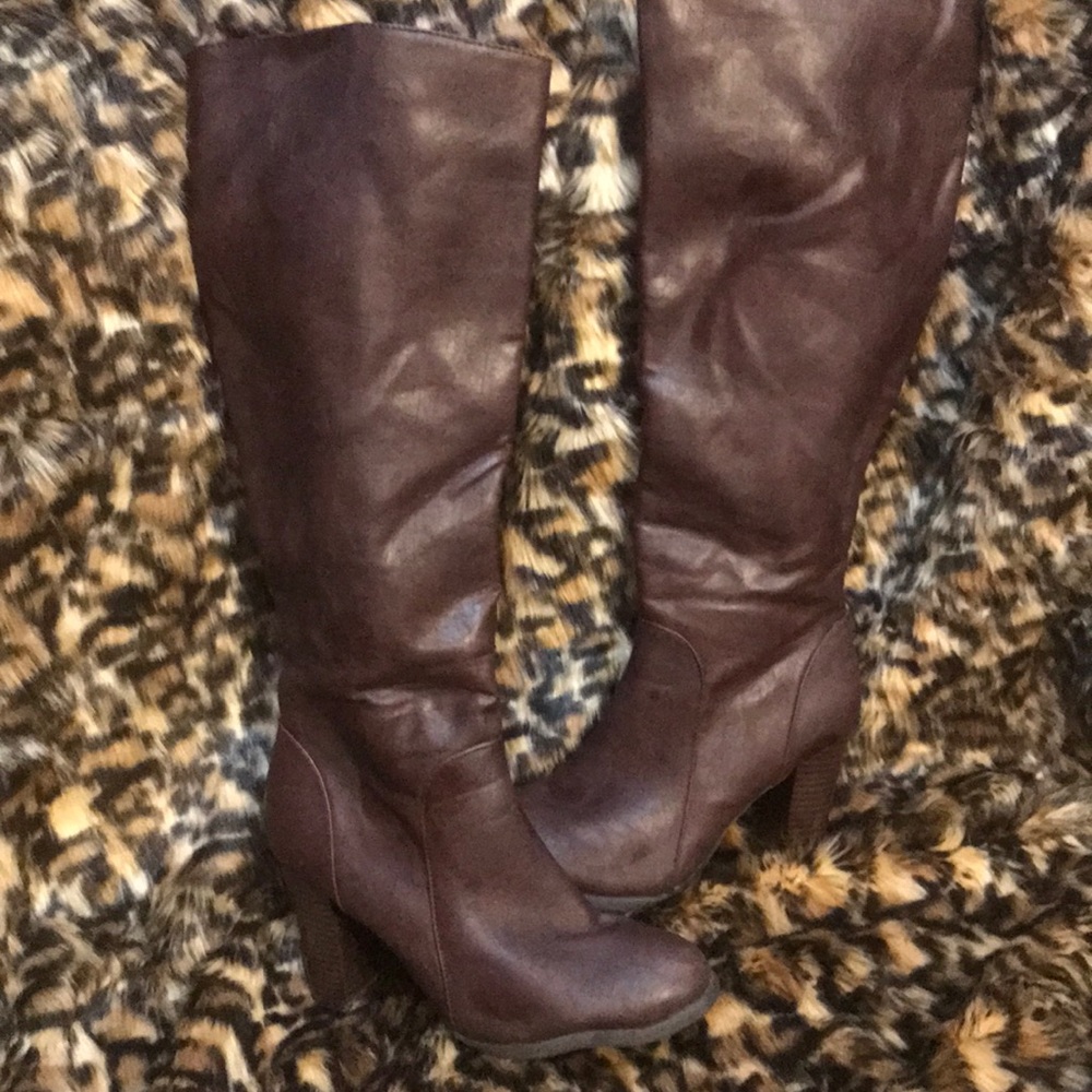 Women’s high heel boots!! WORN ONCE!!! ❄️🌲❤️